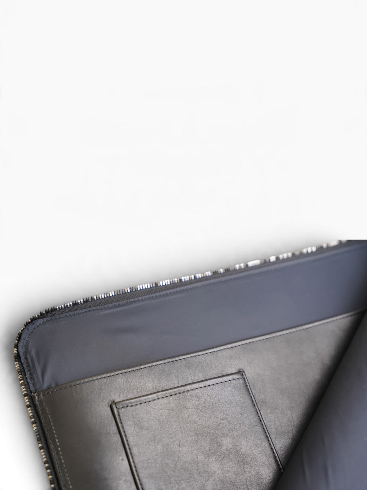 ZIP PORTFOLIO / SHRUNKEN HORSEBUTT / WHITE WAX