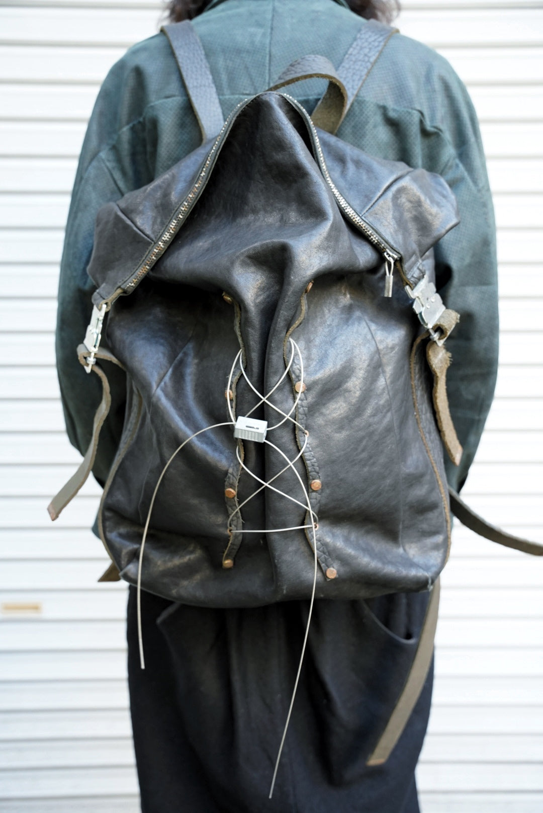 METAL WIRE RUCKSACK / OIL HORSE / BLACK